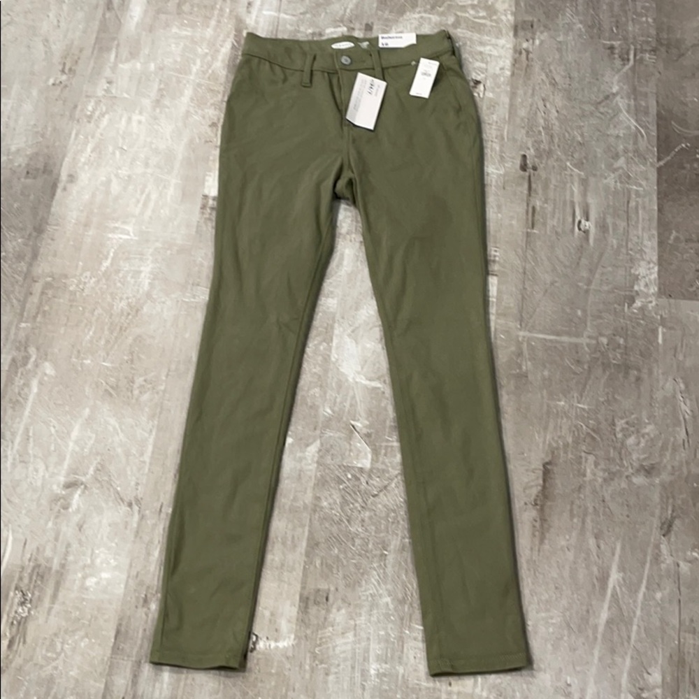 Girl’s New Old Navy Stretch Pants.